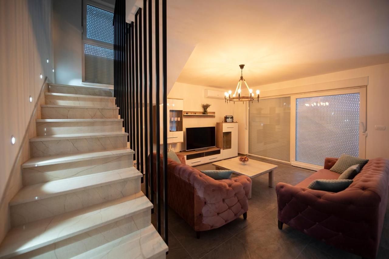 Villa Fidelissima Kaštela Exteriör bild